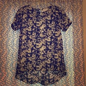 Cute floral blouse 🛍